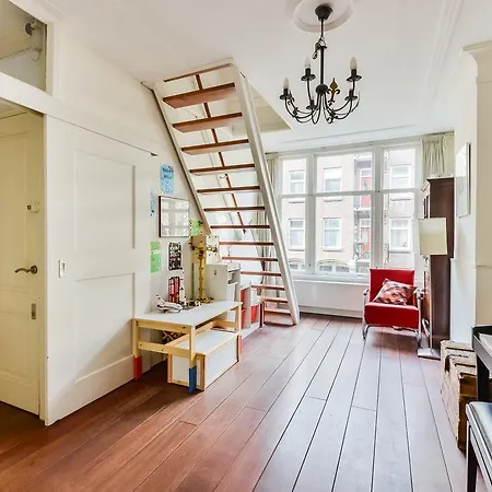 Tolstraat Family House Apartment