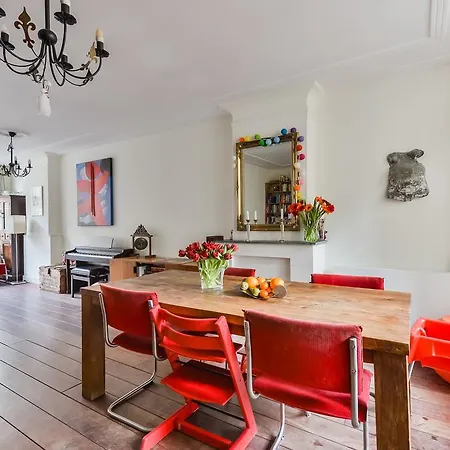 Tolstraat Family House