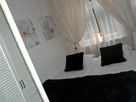 La Vie En Rose Centre Bed & Breakfast