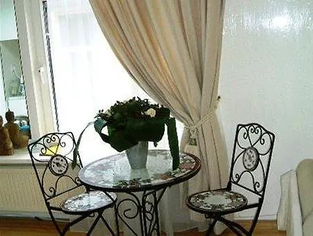 La Vie En Rose Centre Bed & Breakfast 3*