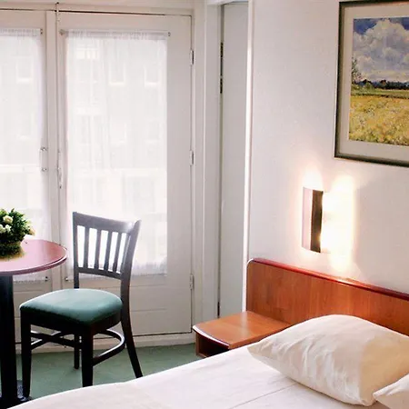 Avenue Hotel