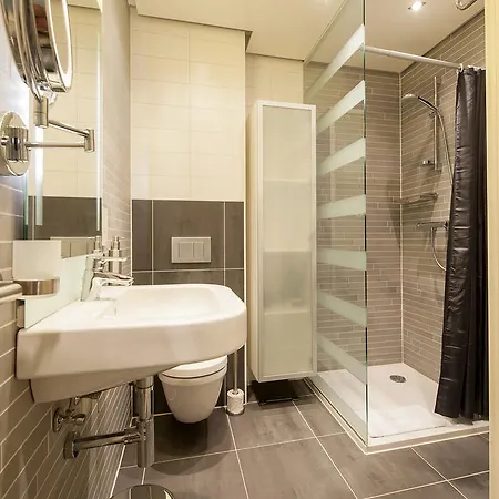 Apartment Short Group Dapper Market Serviced *