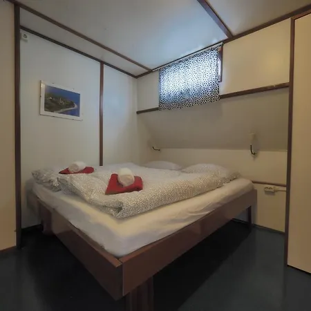 Hotel Hotelboot Sarah 2*