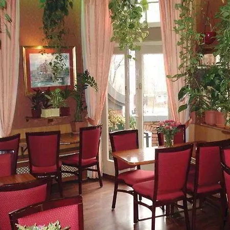 Nadia Hotel 2*