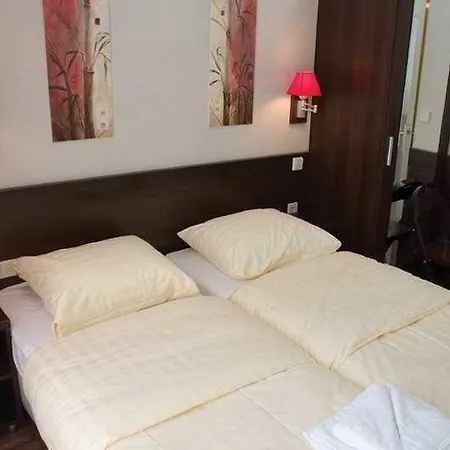 Damrak Hotel 2*