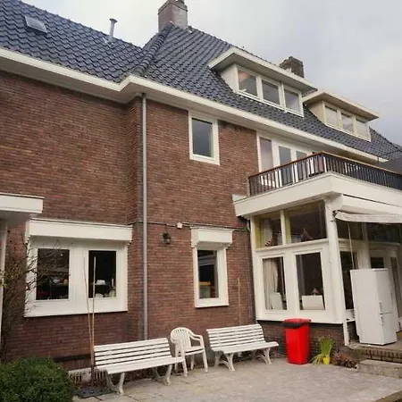 Xaviera's Bed & Breakfast 2*
