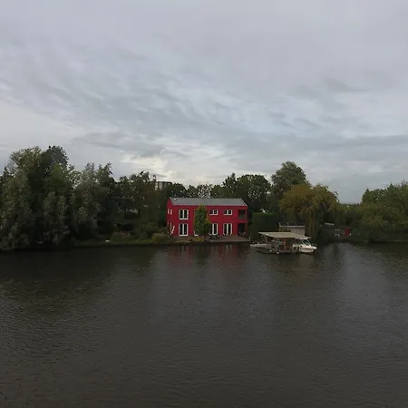 The Red House Båthotell *