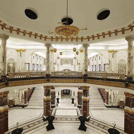 Tropen Hotel