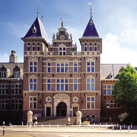 Tropen Hotel