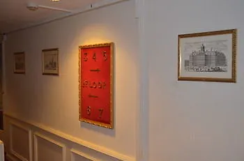 Rembrandtplein Hotel *