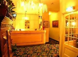 Hotel Des Arts 3*