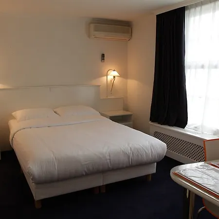Multatuli Hotel 3*