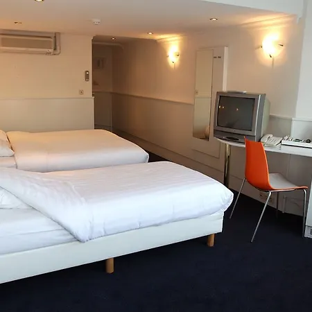 Multatuli Hotel 3*