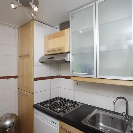 Alexander's Guest house 2*