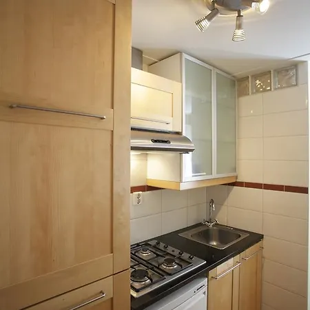 Alexander's Guest house 2*
