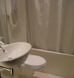 מלון Ibis Styles Station 3*