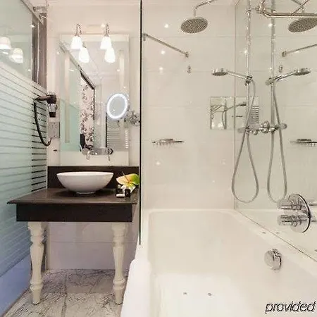 Canal Hotel 3*