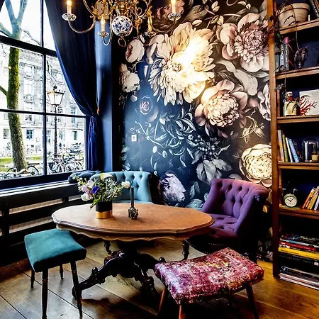 מלון Rosalia's Menagerie Cocktail Bar & Innupstairs אמסטרדם