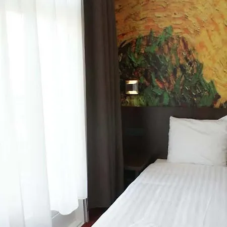 Gogh Hotel 3*