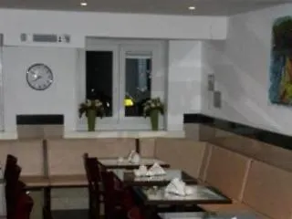 Max Hotel 2*