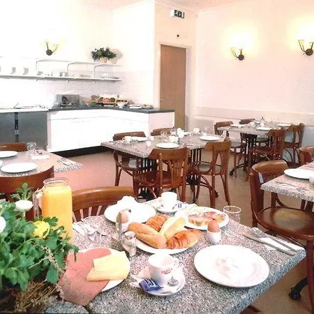 Hotel Linda 2*