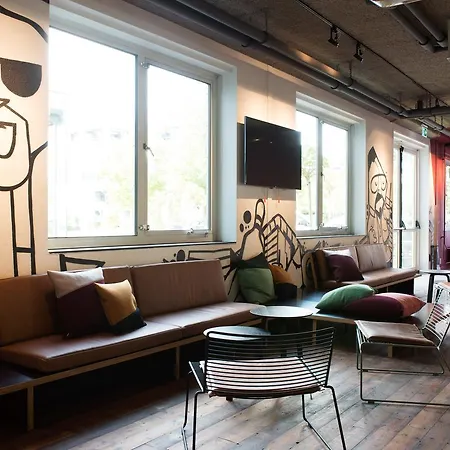 Via Amsterdam Hostal