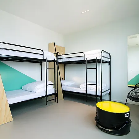 Via Amsterdam Hostal *