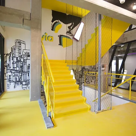 Via Amsterdam Hostal *