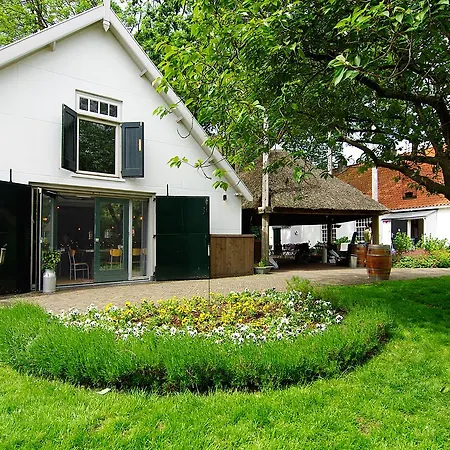 Authentic - De Vergulden Eenhoorn Hotel 4*