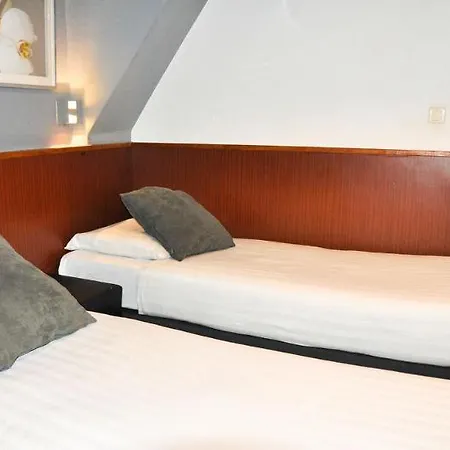 Travel 2* Amsterdam