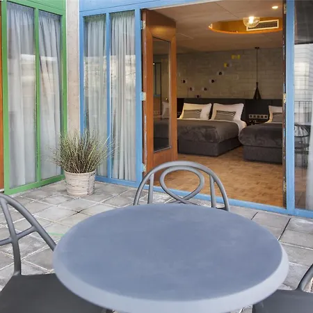 Quentin Zoo Hotel
