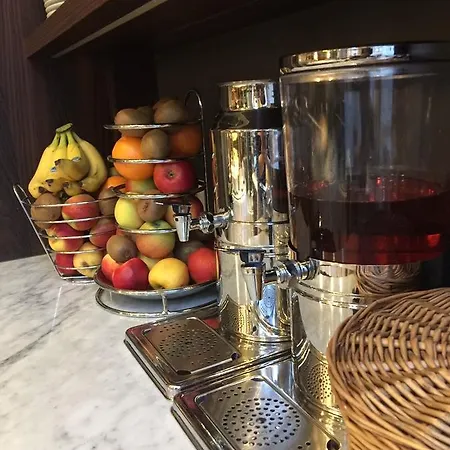 Apple Hotel