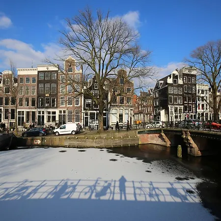 Canal Bed & Breakfast 2*
