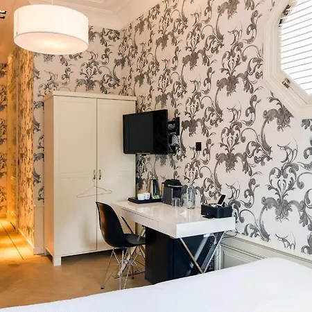 Canal Hotel