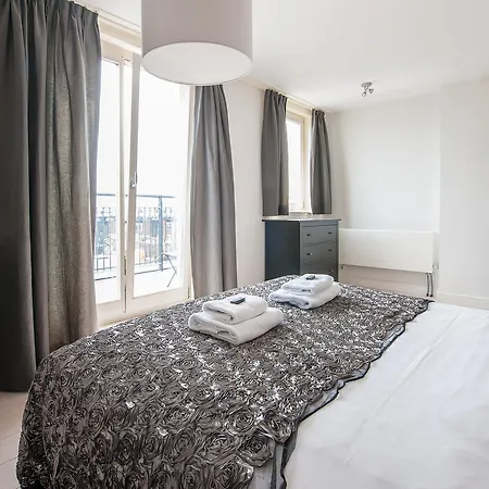 Apartment Short Group Dapper Market Serviced