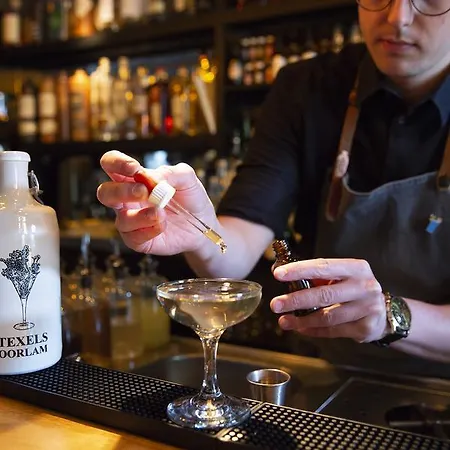 Rosalia's Menagerie Cocktail Bar & Innupstairs מלון אמסטרדם