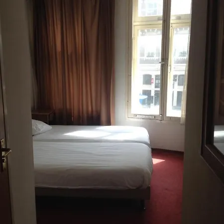 Budget Season Star Amsterdam