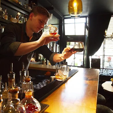Rosalia's Menagerie Cocktail Bar & Innupstairs מלון אמסטרדם
