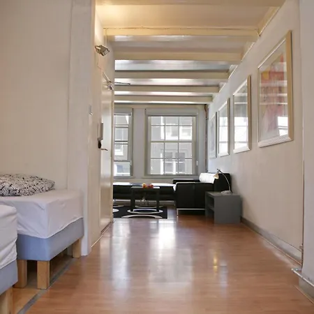 Hotel Ultraviolet Studios *