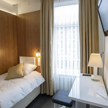 Hotel Larende 3*