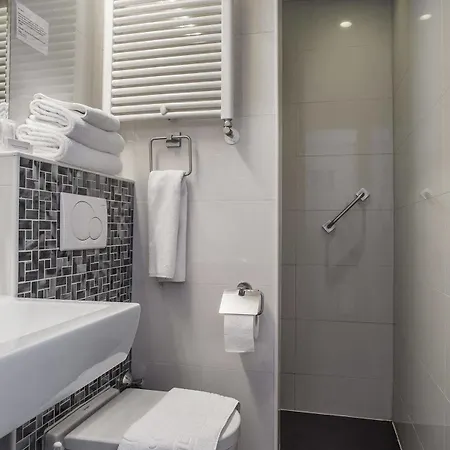 Hotel Larende 3*