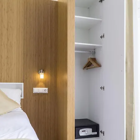 Hotel Larende 3*