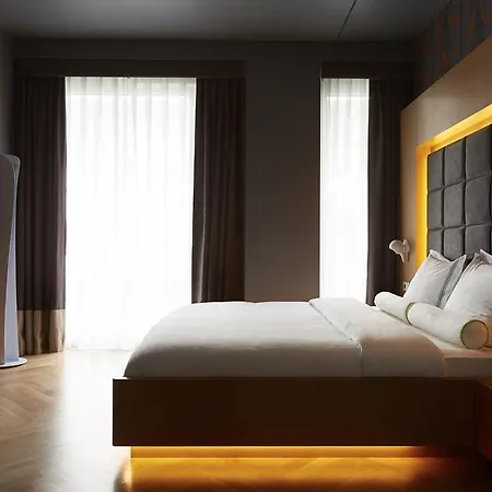 Otel Amadi Park Amsterdam