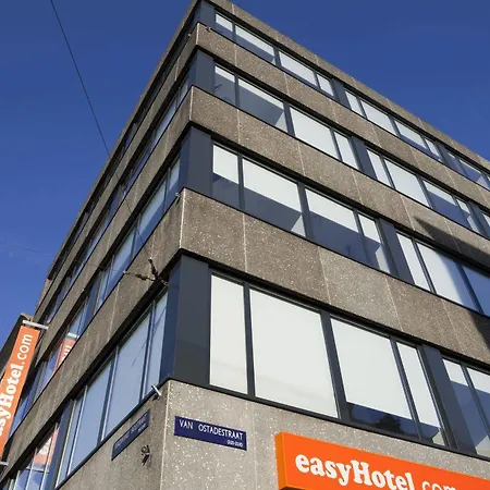 Easyhotel City Centre South 2*