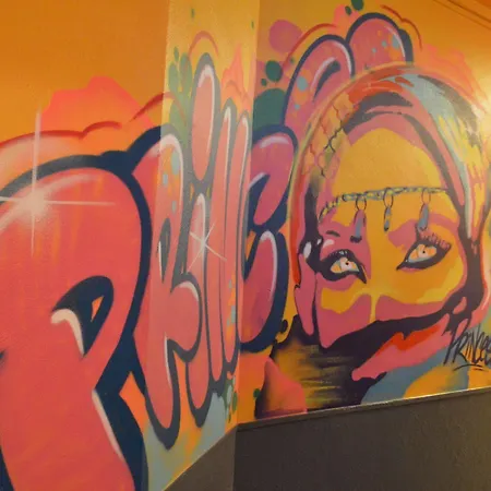 Princess Leidse Square Hostel *