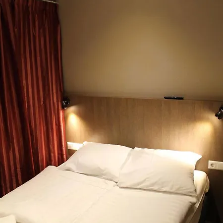 Aston Hotel