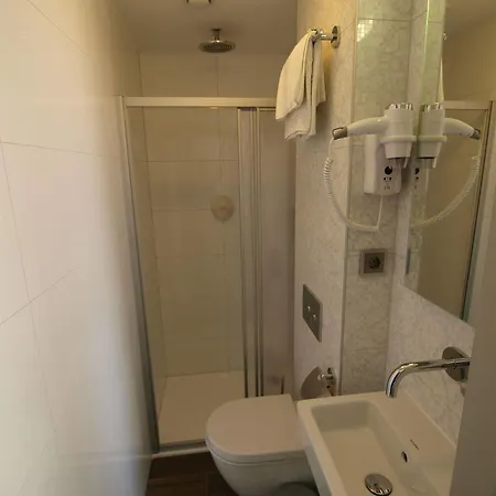 Hotel Clemens 2*