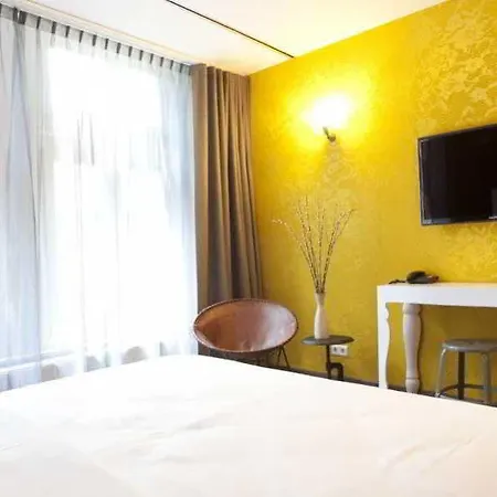 Hotel V Nesplein 4*
