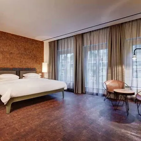 V Nesplein Hotel 4*