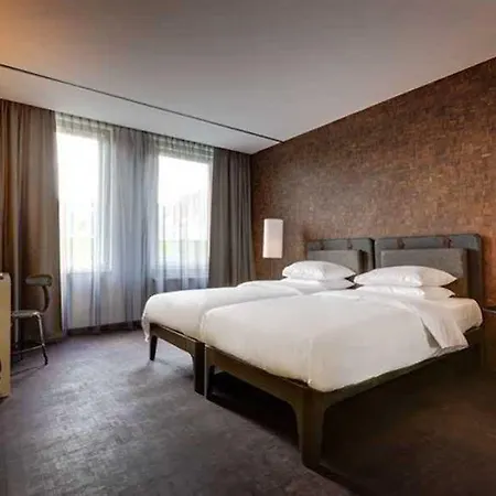 V Nesplein Hotel